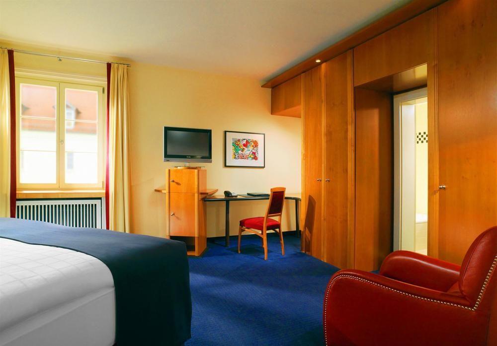 Hotel Elephant Weimar, Autograph Collection Kültér fotó A typical room at the hotel