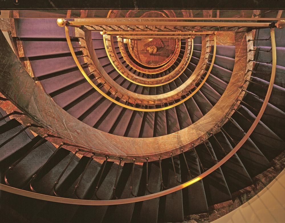 Hotel Elephant Weimar, Autograph Collection Kültér fotó Spiral staircase
