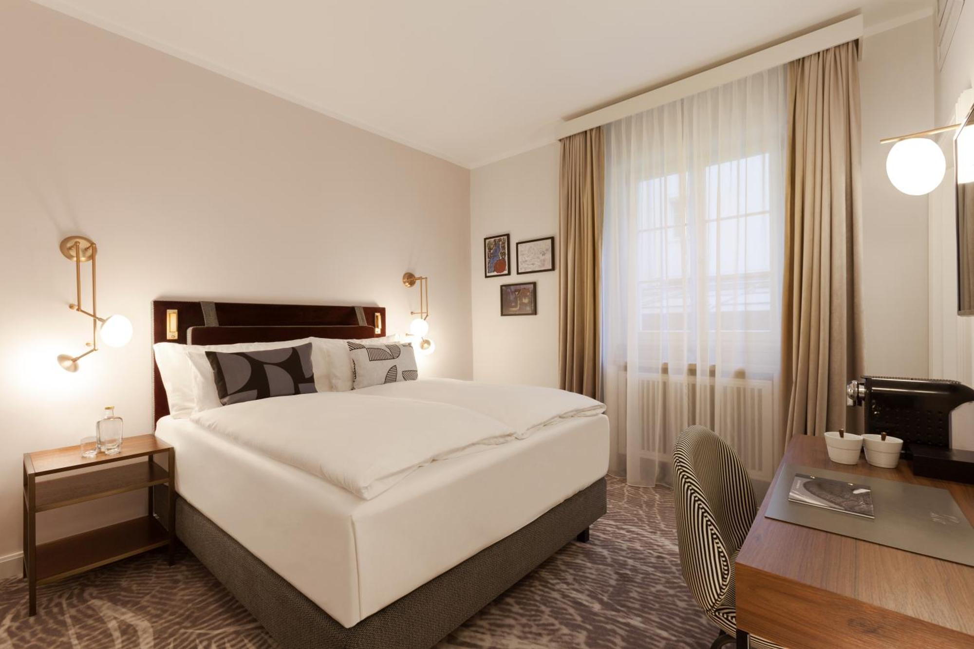 Hotel Elephant Weimar, Autograph Collection Kültér fotó A room at the hotel