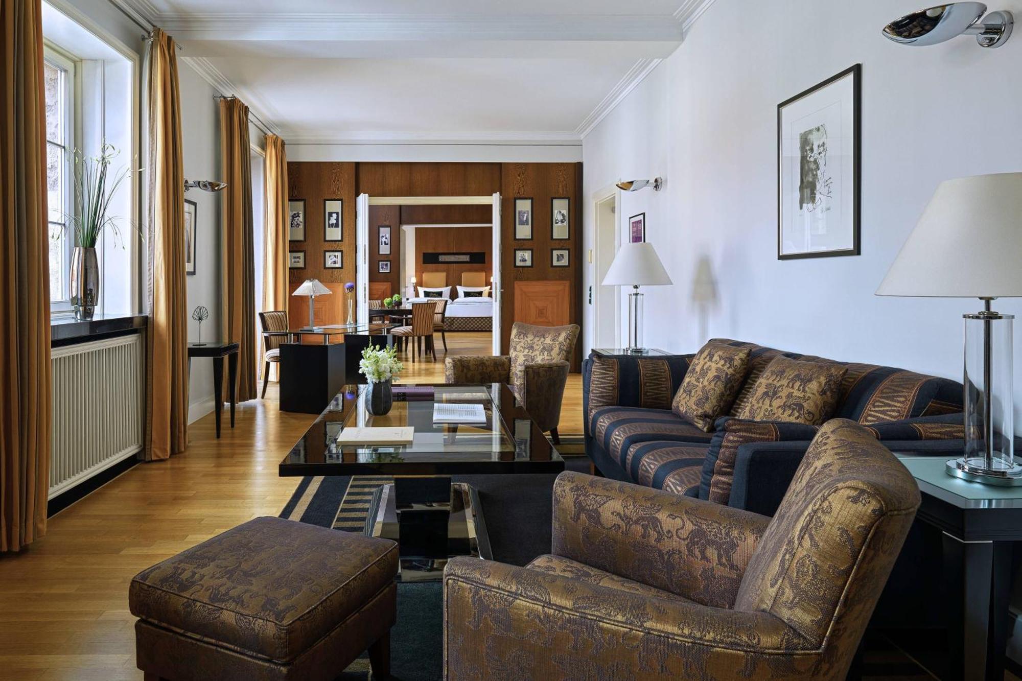 Hotel Elephant Weimar, Autograph Collection Kültér fotó A suite at the Mandarin Oriental, Munich