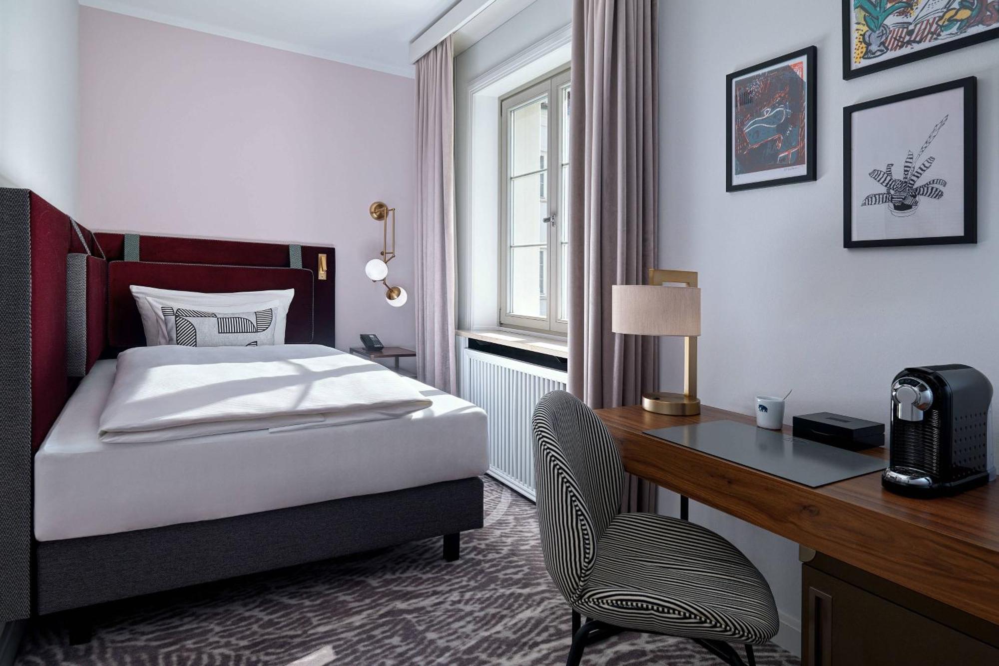 Hotel Elephant Weimar, Autograph Collection Kültér fotó A room at the Hotel Axelmannstein