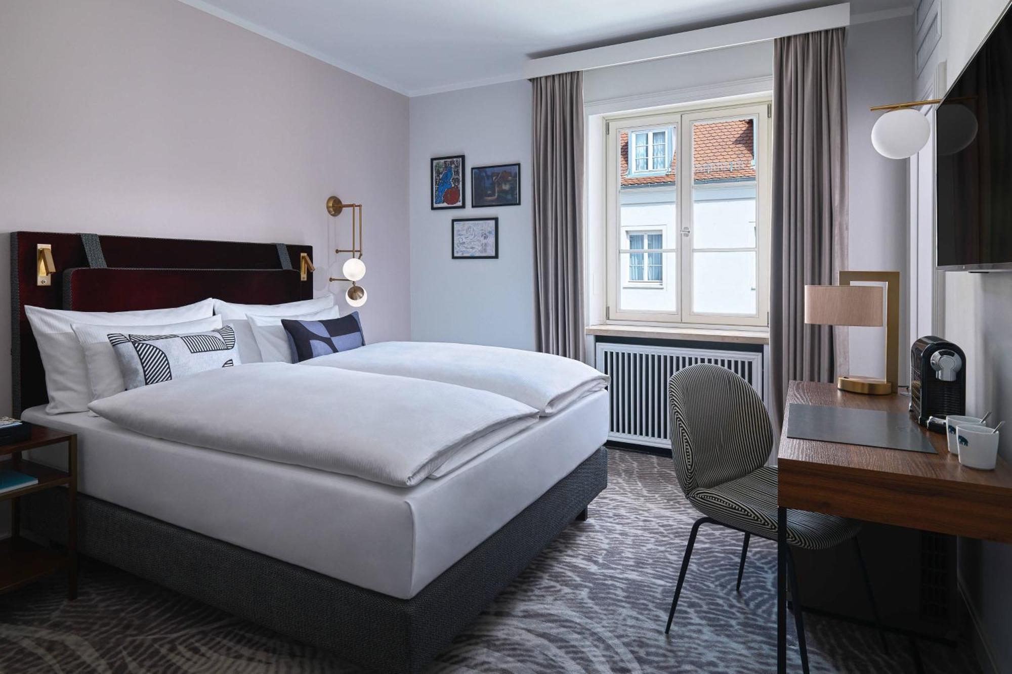 Hotel Elephant Weimar, Autograph Collection Kültér fotó A room at the hotel