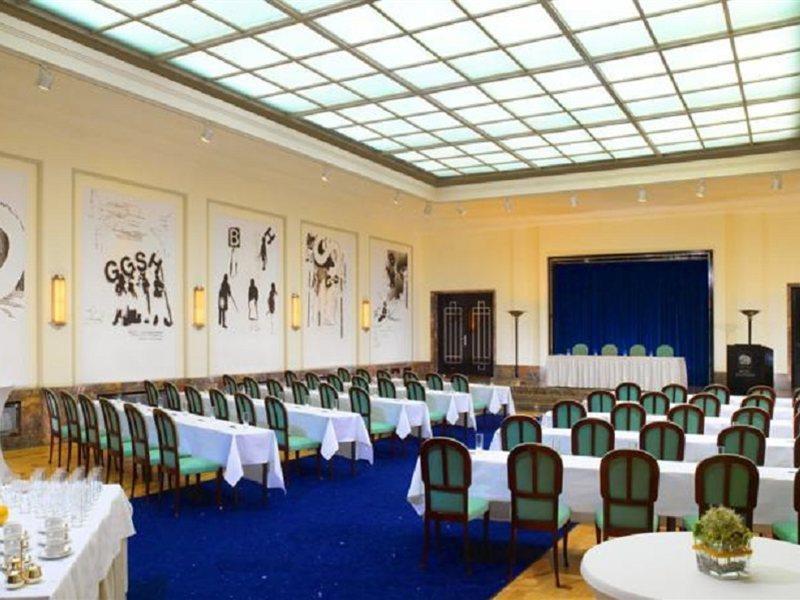 Hotel Elephant Weimar, Autograph Collection Kültér fotó The interior of the German Historical Museum