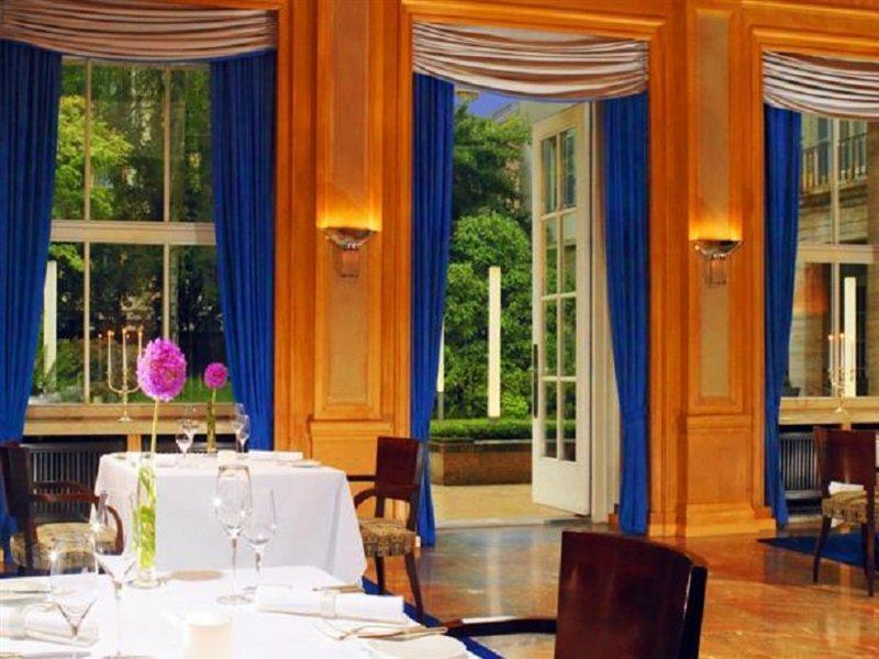 Hotel Elephant Weimar, Autograph Collection Kültér fotó The restaurant