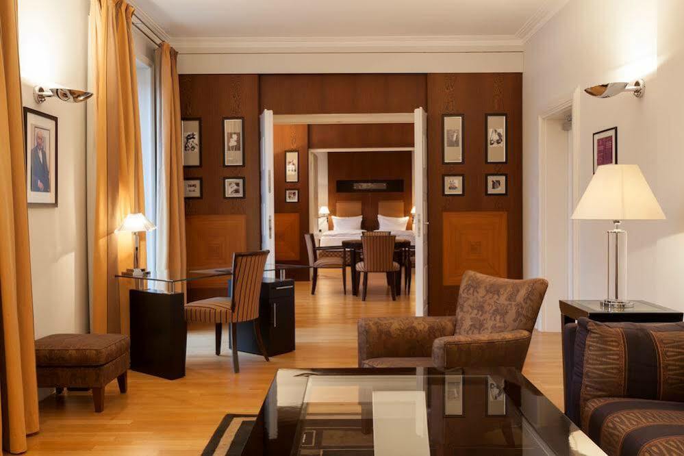 Hotel Elephant Weimar, Autograph Collection Kültér fotó Suite at the Hotel de Crillon